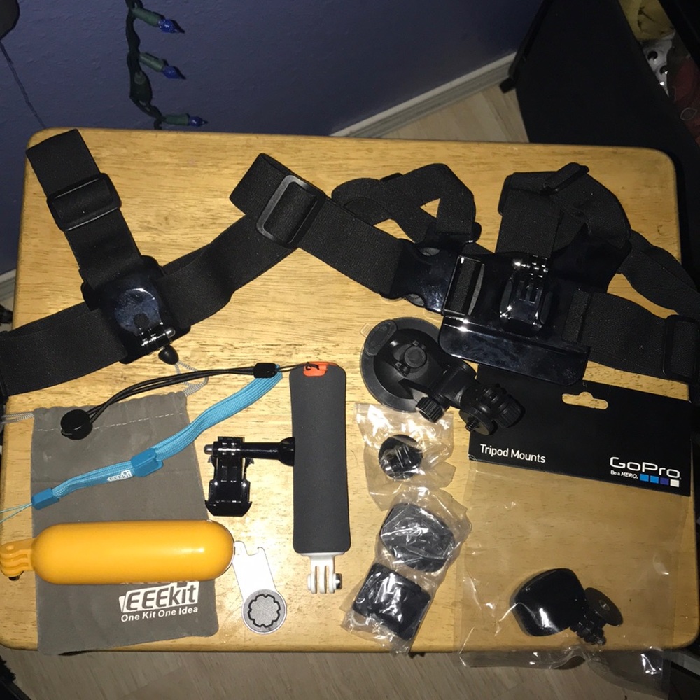 Go Pro 8-in-1 Kit + Tripod Mount